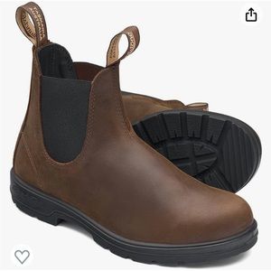 NWOT Blundstone Classic Chelsea Boot in Antique Brown